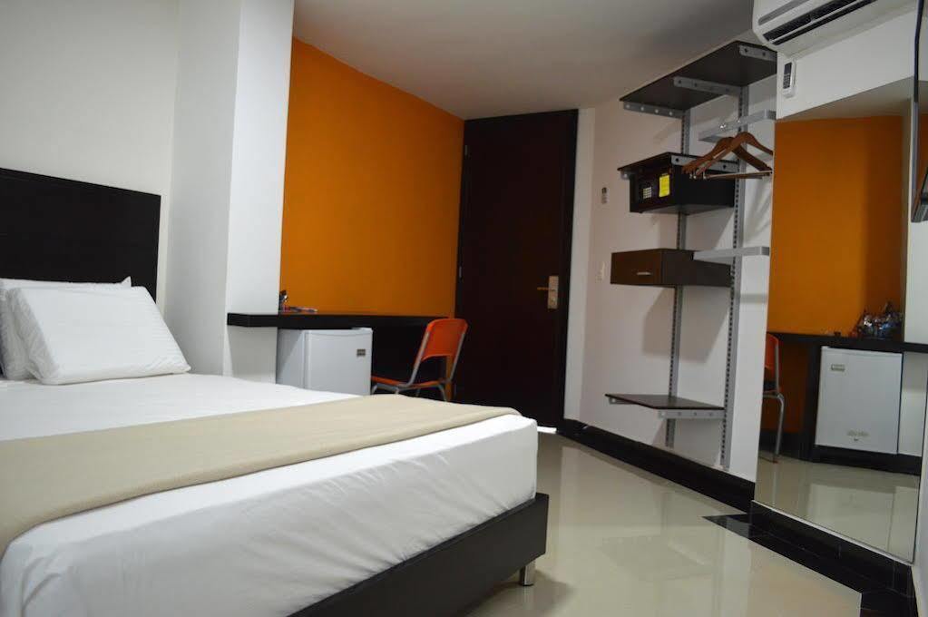 Hotel Genova Prado バランキージャ エクステリア 写真